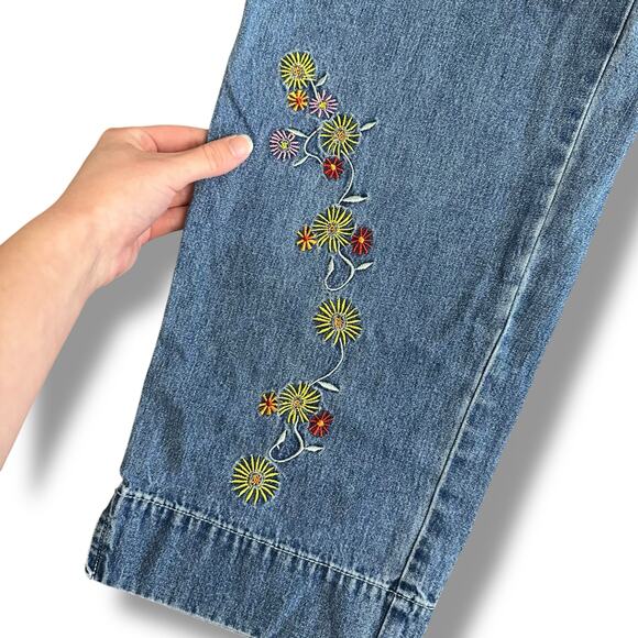 Vintage Y2K Old Navy Embroidered Floral Capri Jeans Size 6‎ - Picture 7 of 9